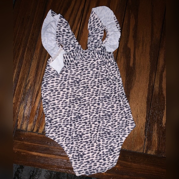 BAby GAP one piece bathing suit -0/6 months - Picture 4 of 6